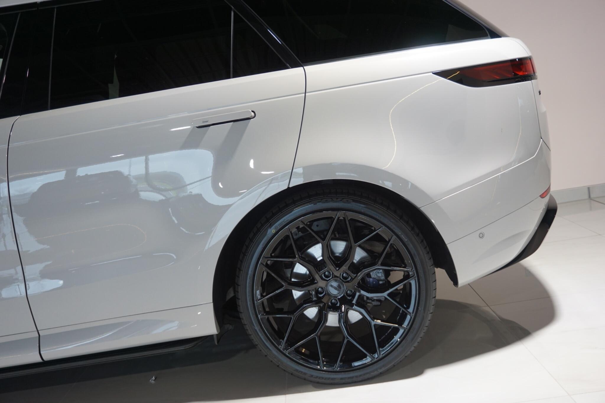 Land Rover Range Rover Sport 3.0 D300 MHEV Dynamic SE SUV 5dr Diesel Auto 4WD Euro 6 (s/s) (300 ps)